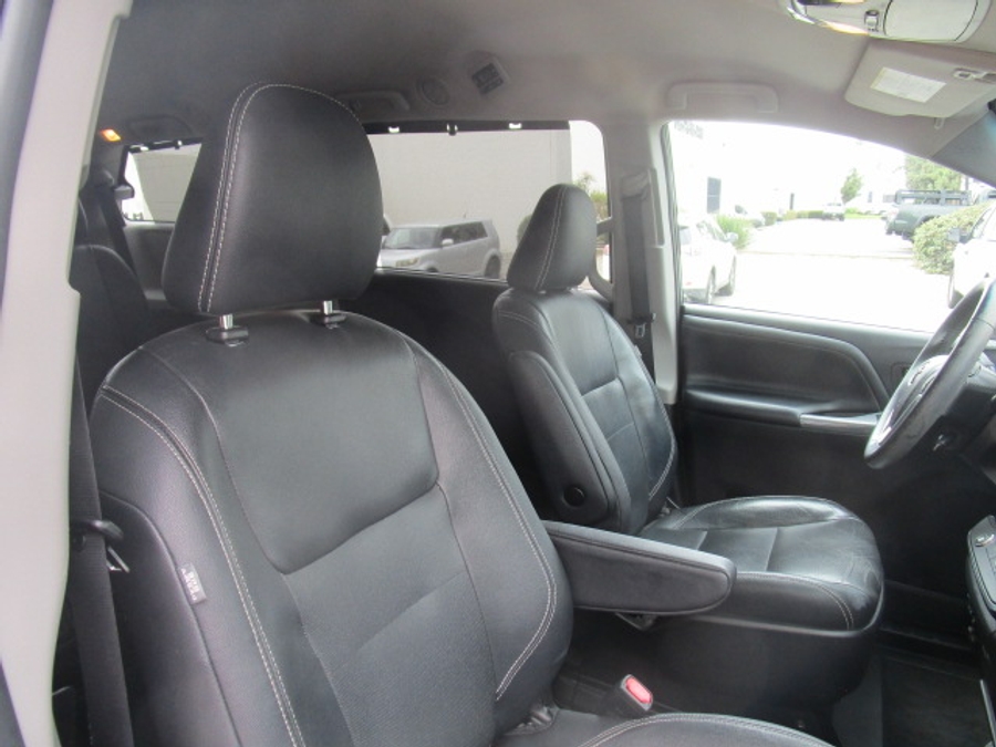 Used 2016 Toyota Sienna SE - BraunAbility Side Entry Entry Fold Out Automatic Ramp