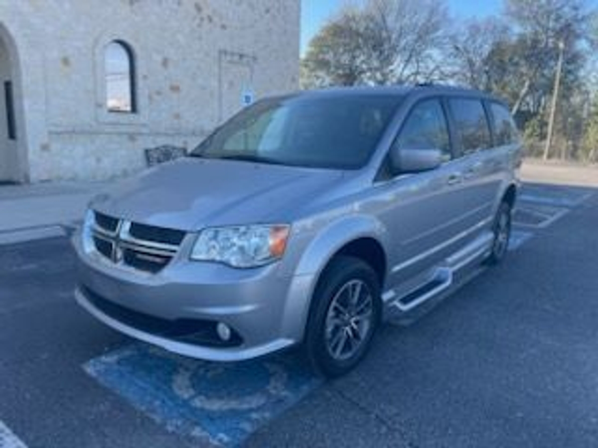 2017 DODGE GRAND CARAVAN - Image 10
