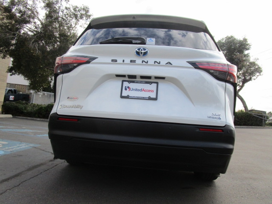 Used 2022 Toyota Sienna Hybrid XLE - BraunAbility Side Entry Entry Fold Out Automatic Ramp