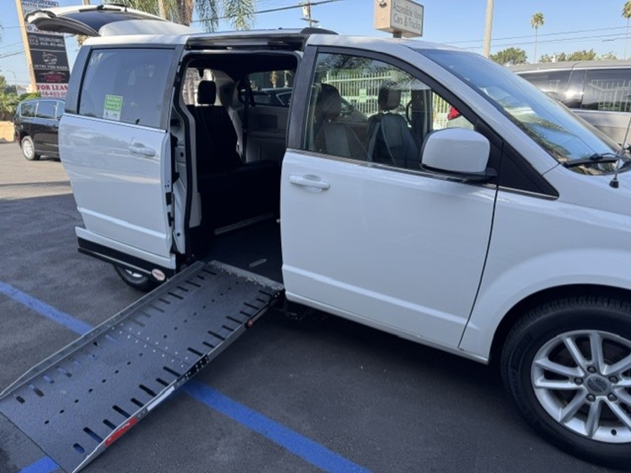  Dodge Grand Caravan image number 9