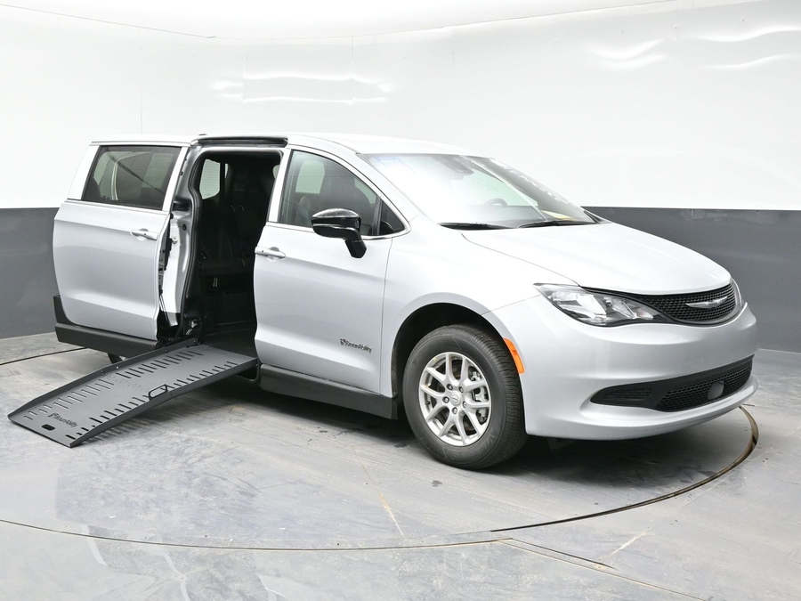 New 2026 Chrysler Voyager LX - BraunAbility Side Entry Entry Fold Out Manual Ramp