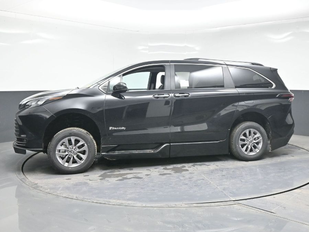 2025 TOYOTA SIENNA - Image 3