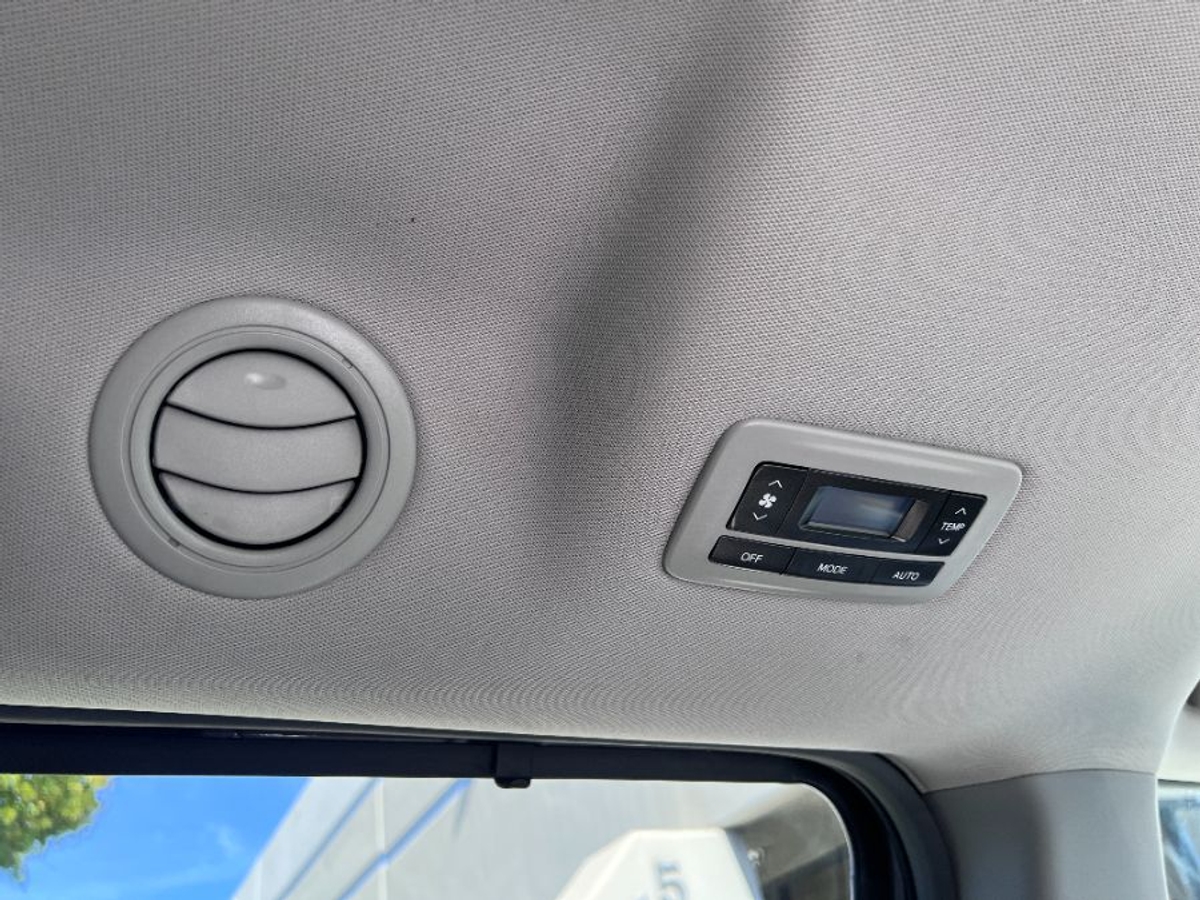 2015 TOYOTA SIENNA - Image 15