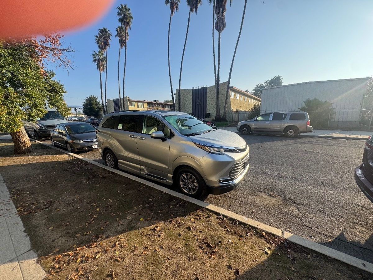 2022 TOYOTA SIENNA - Image 11
