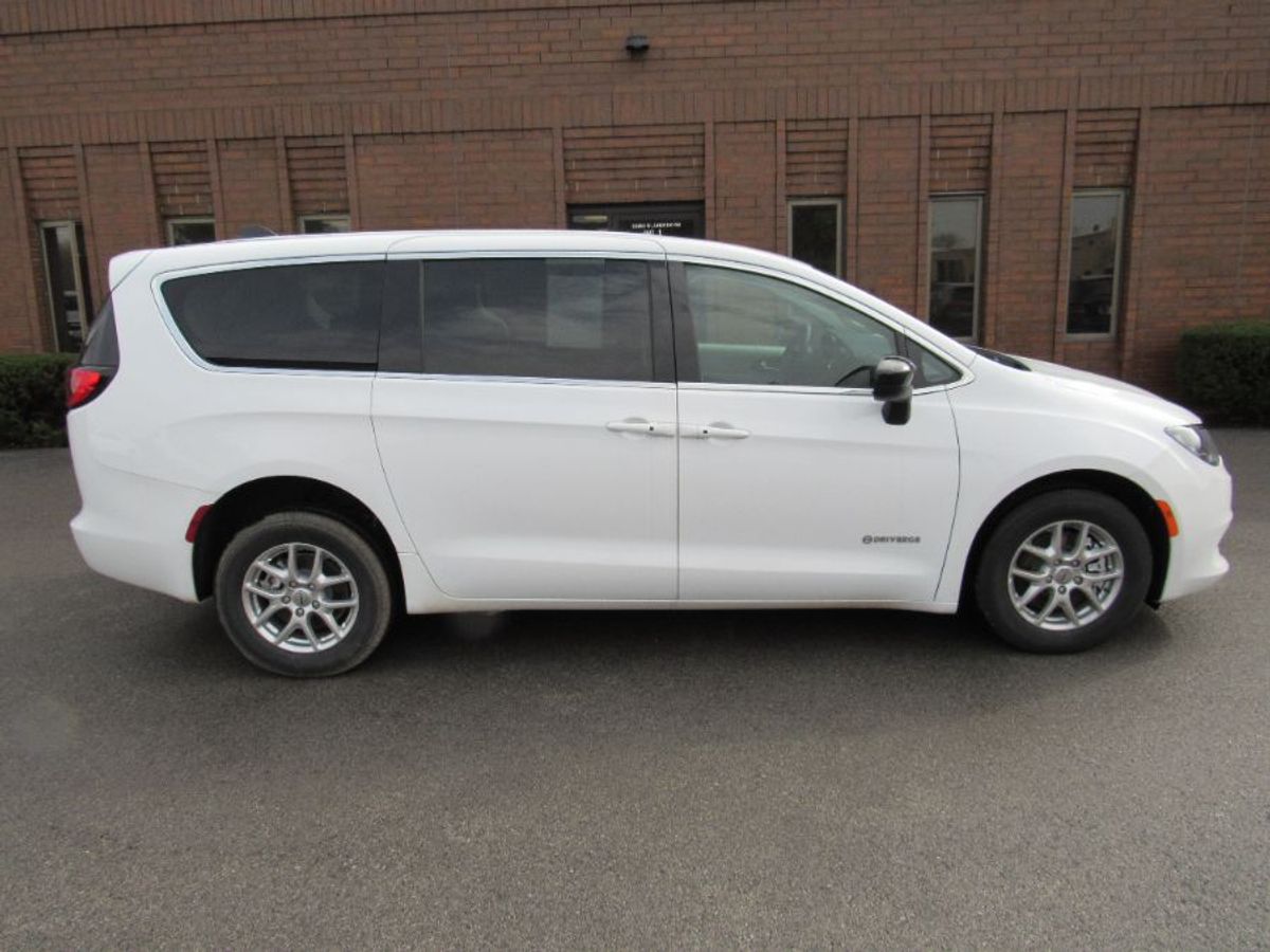 2024 CHRYSLER VOYAGER - Image 6