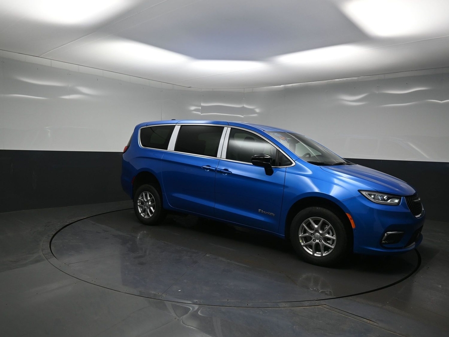 Blue Chrysler Pacifica image number 20