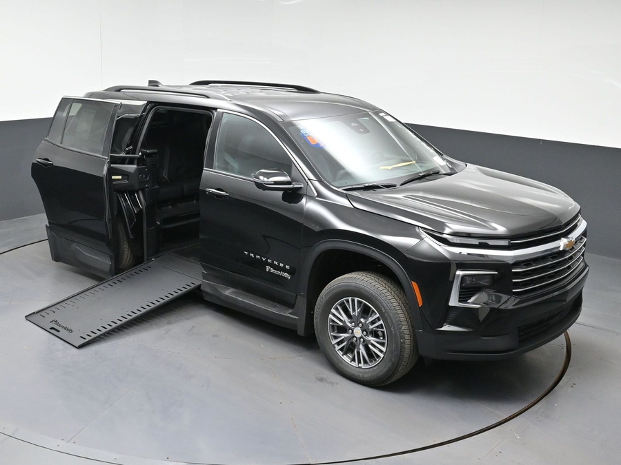New 2026 Chevrolet Traverse 1LT - BraunAbility Side Entry In Floor Automatic Ramp