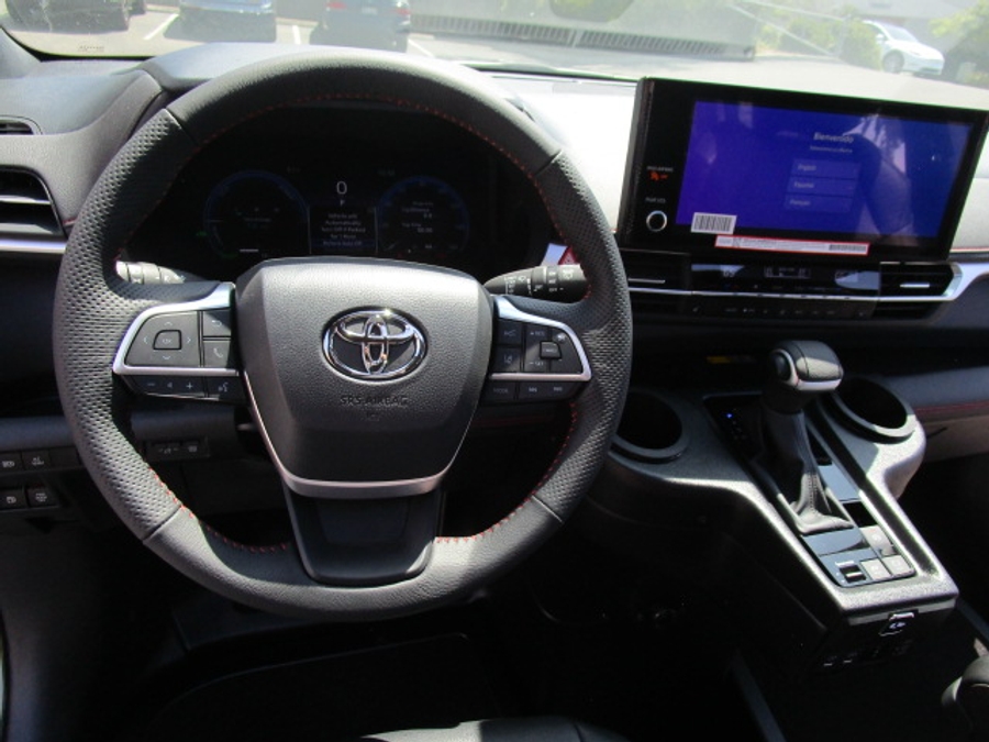 New 2026 Toyota Sienna Hybrid XSE Sport - BraunAbility Side Entry Entry Fold Out Automatic Ramp