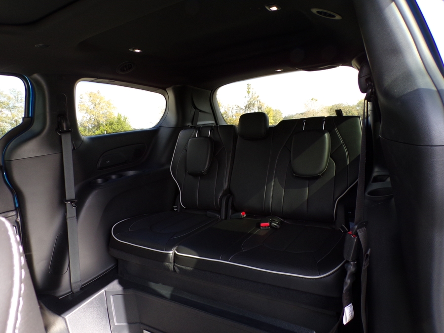 Blue Chrysler Pacifica image number 14