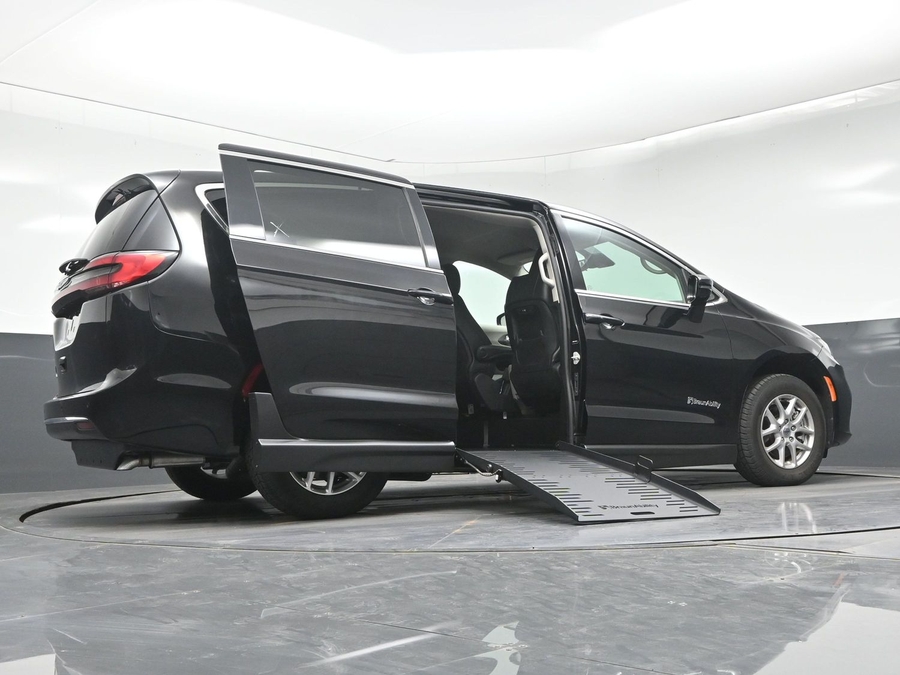 Used 2024 Chrysler Pacifica Touring L - BraunAbility Side Entry Fold Out Manual Ramp