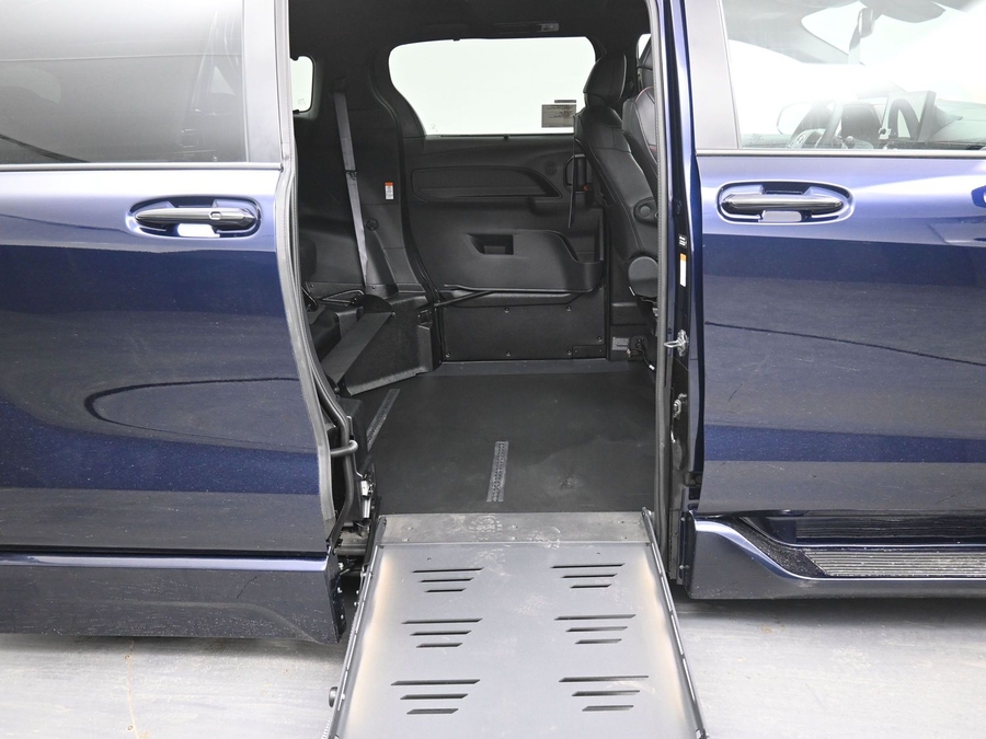 New 2026 Toyota Sienna Hybrid XSE Sport - BraunAbility Side Entry Fold Out Automatic Ramp