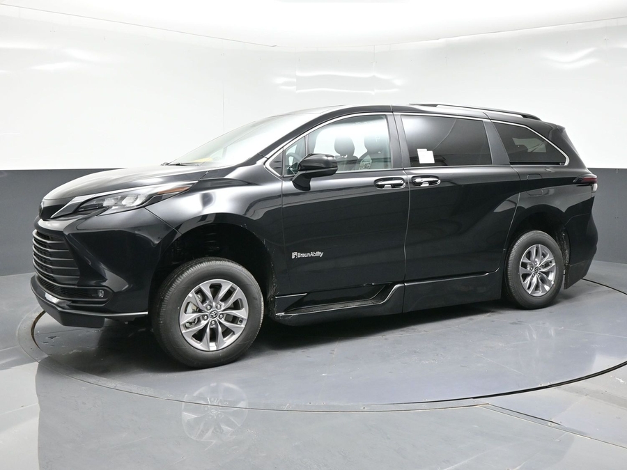 Black Toyota Sienna image number 6