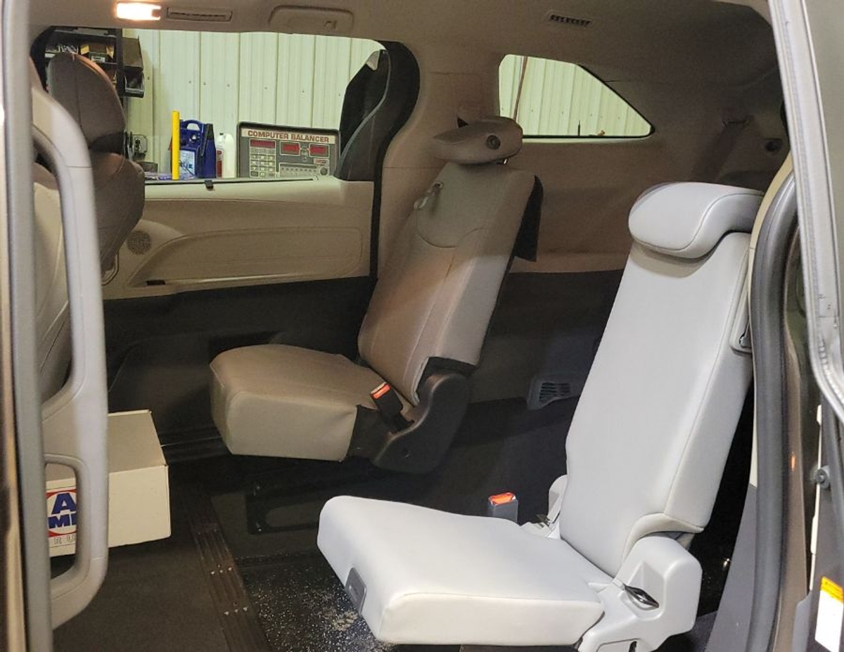 2024 TOYOTA SIENNA - Image 5