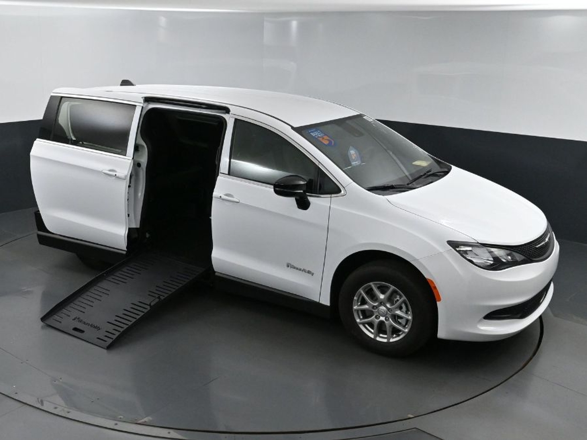 2025 CHRYSLER VOYAGER - Image 22