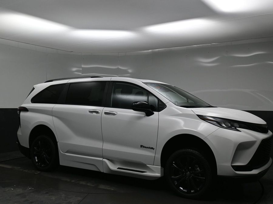 New 2026 Toyota Sienna Hybrid XSE Sport - BraunAbility Side Entry In Floor Automatic Ramp