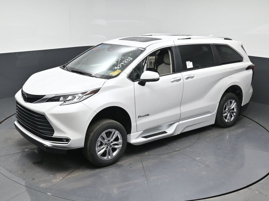 New 2026 Toyota Sienna Hybrid Limited - BraunAbility Side Entry In Floor Automatic Ramp