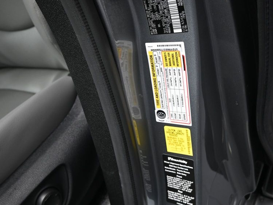 New 2026 Toyota Sienna Hybrid XLE Base - BraunAbility Side Entry Fold Out Automatic Ramp