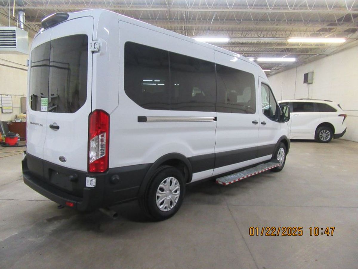 White Ford Transit image number 15