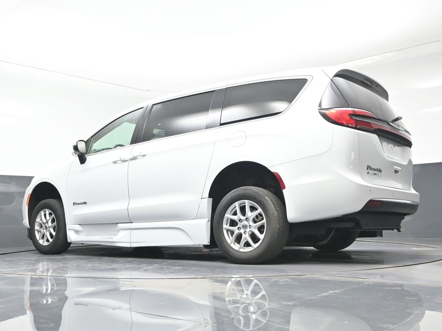 Used 2023 Chrysler Pacifica Touring L - BraunAbility Side Entry Fold Out Automatic Ramp