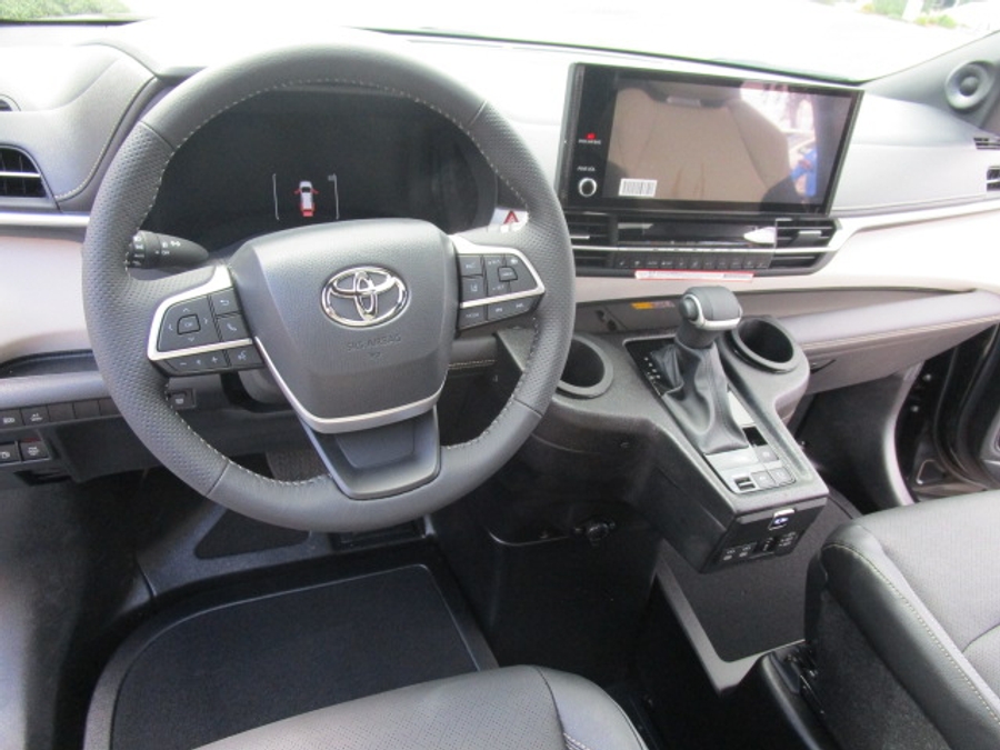 New 2026 Toyota Sienna Hybrid Limited - BraunAbility Side Entry Entry Fold Out Automatic Ramp