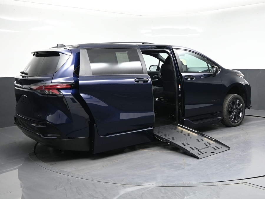 New 2026 Toyota Sienna Hybrid XSE Sport - BraunAbility Side Entry Fold Out Automatic Ramp