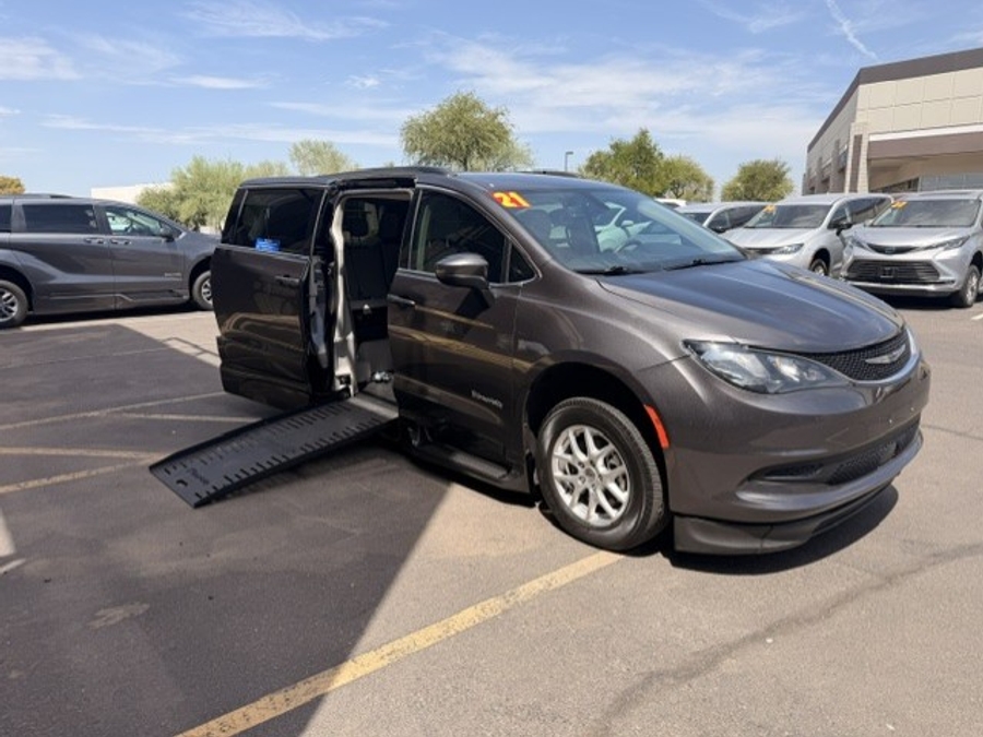 Used 2021 Chrysler Voyager LXi - BraunAbility Side Entry Fold Out Automatic Ramp