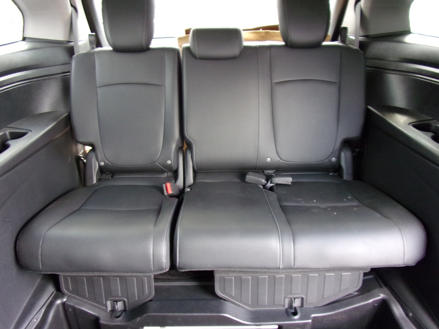Grey Honda Odyssey image number 15