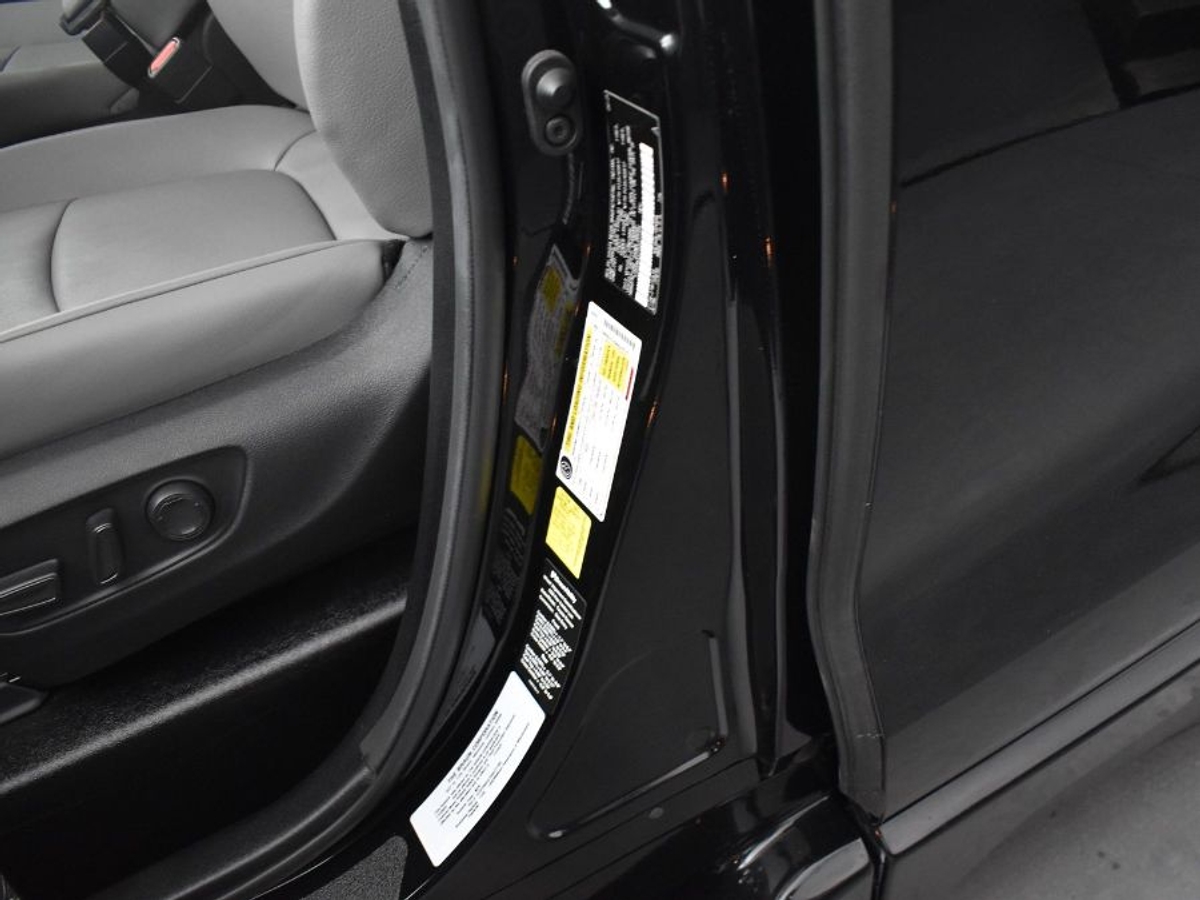 2025 TOYOTA SIENNA - Image 17