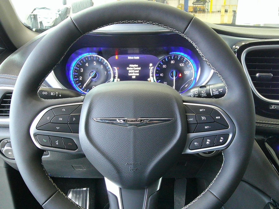 Blue Chrysler Pacifica image number 13