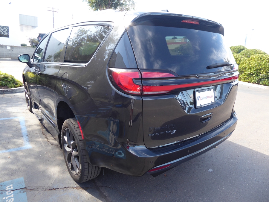 Used 2023 Chrysler Pacifica Touring L - BraunAbility Side Entry Fold Out Automatic Ramp