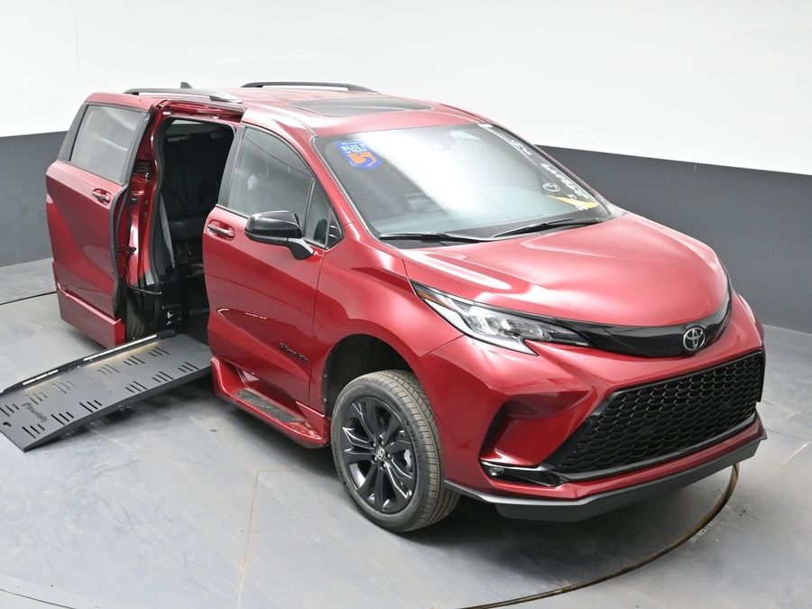 New 2026 Toyota Sienna Hybrid XSE Sport - BraunAbility Side Entry Entry Fold Out Automatic Ramp