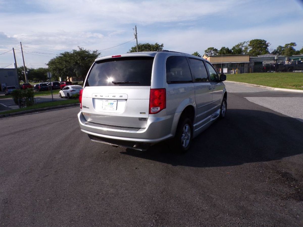 Silver Dodge Grand Caravan image number 6
