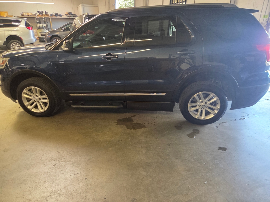Used 2017 Ford Explorer XLT - BraunAbility Side Entry In Floor Automatic Ramp
