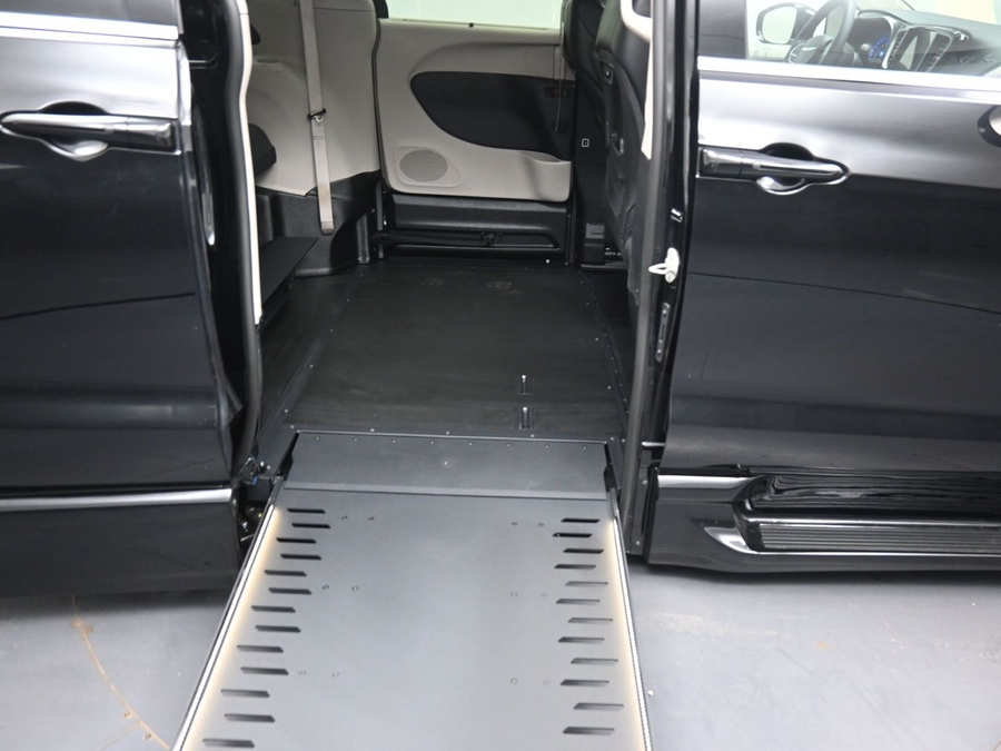 Used 2024 Chrysler Pacifica Touring L - BraunAbility Side Entry In Floor Automatic Ramp