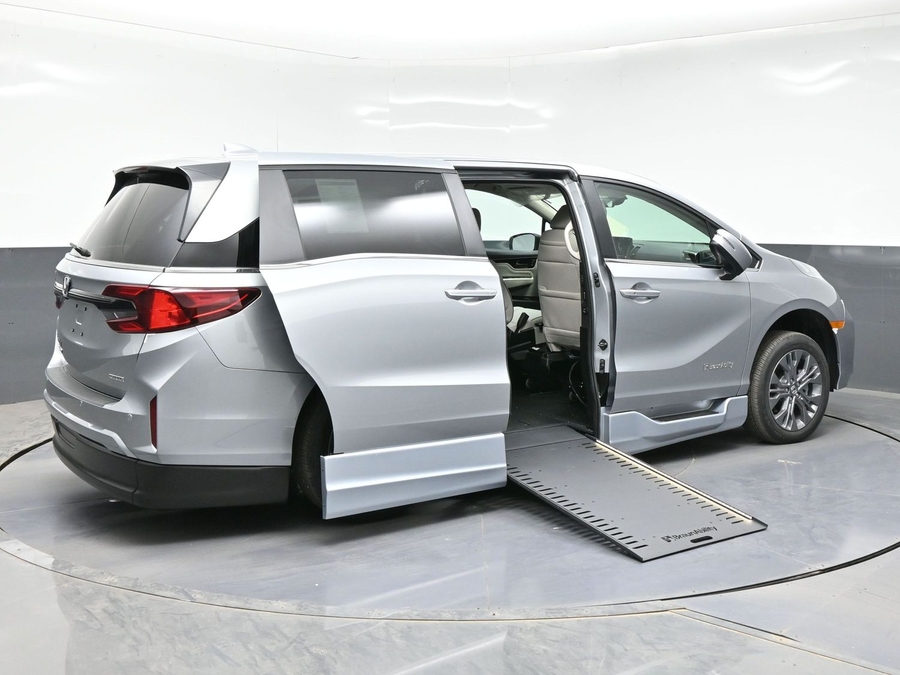 New 2026 Honda Odyssey Touring - BraunAbility Side Entry In Floor Automatic Ramp