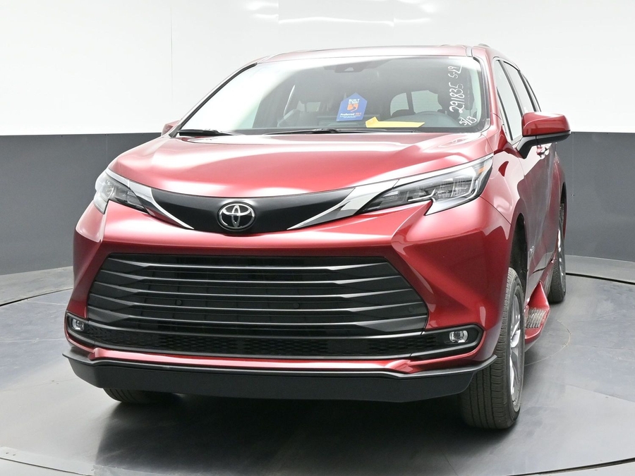 New 2026 Toyota Sienna Hybrid XLE Add - BraunAbility Side Entry Entry In Floor Automatic Ramp