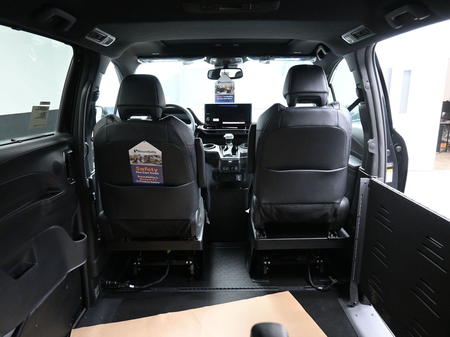 Black Toyota Sienna image number 18