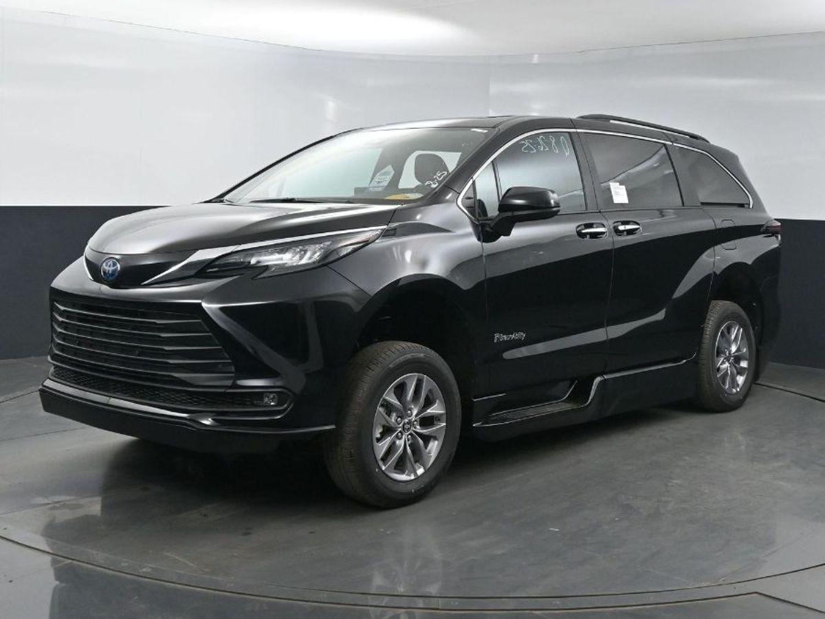 2025 TOYOTA SIENNA - Image 4