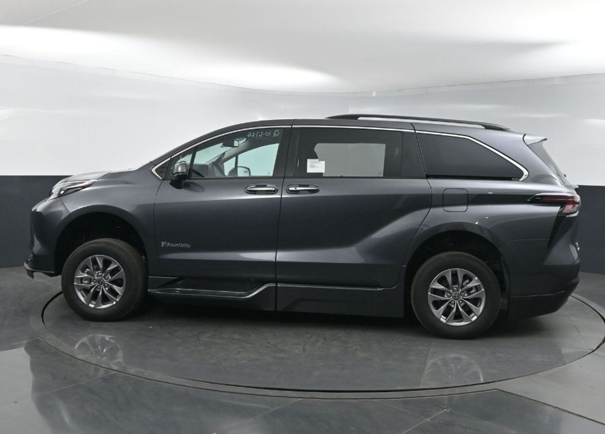 2025 TOYOTA SIENNA - Image 5