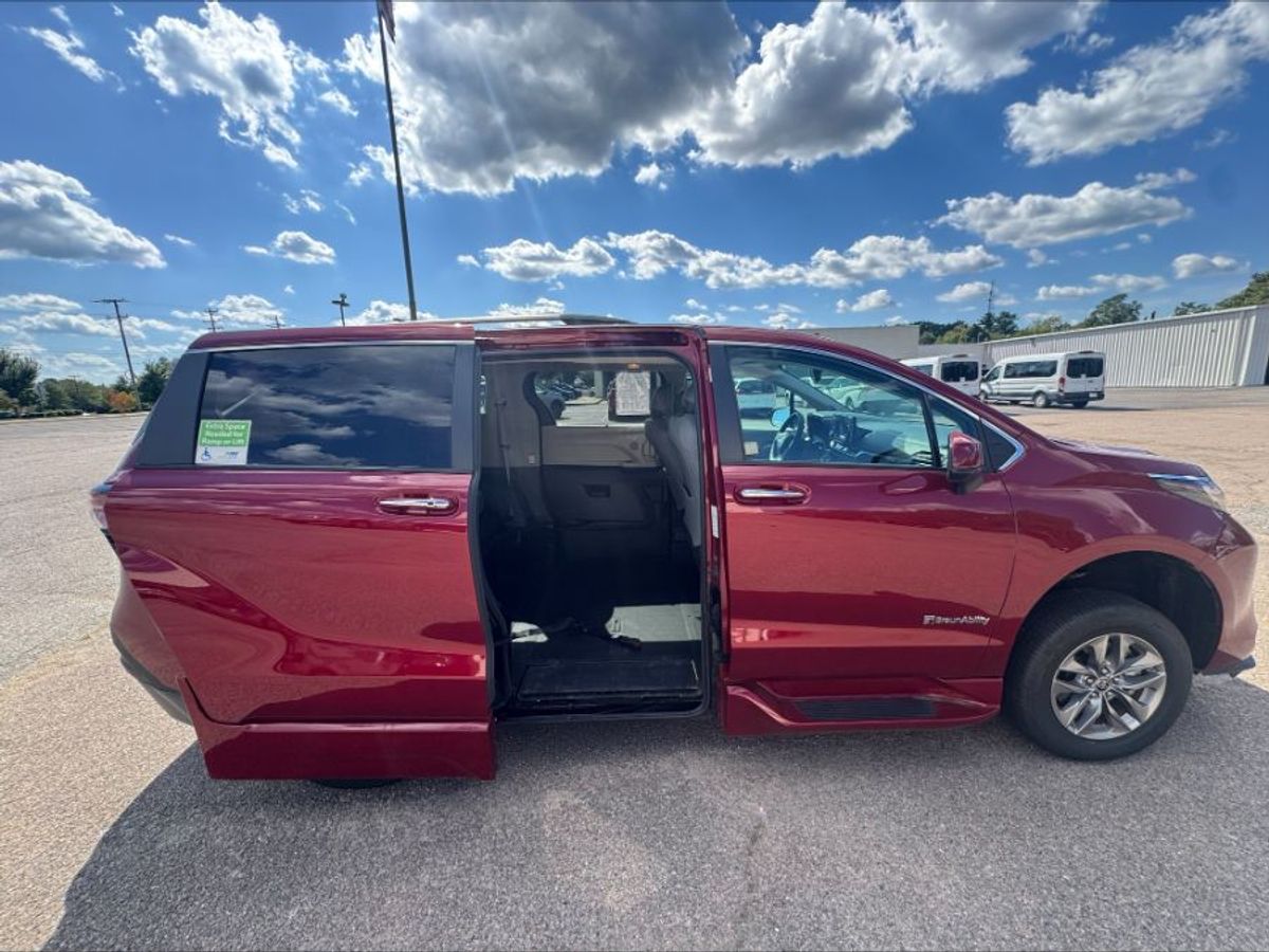 2024 TOYOTA SIENNA - Image 7