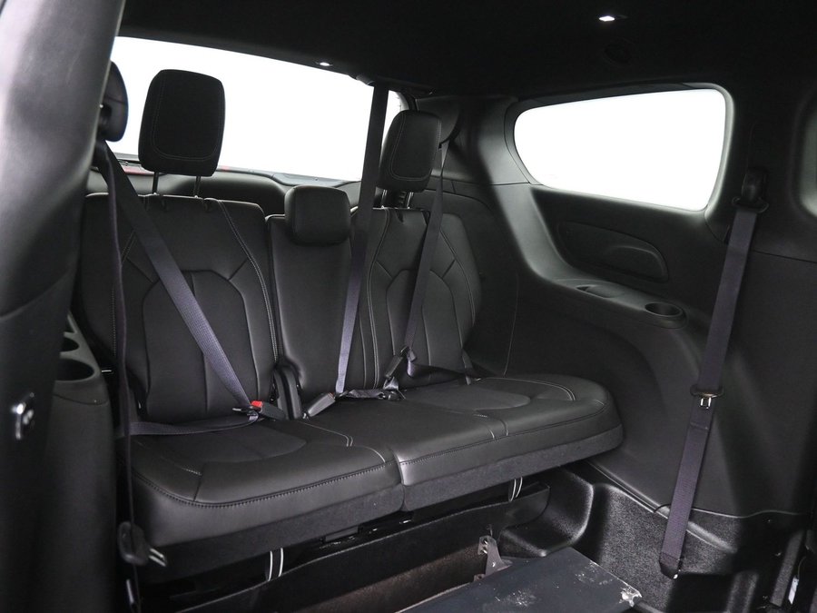 Black Chrysler Pacifica image number 9