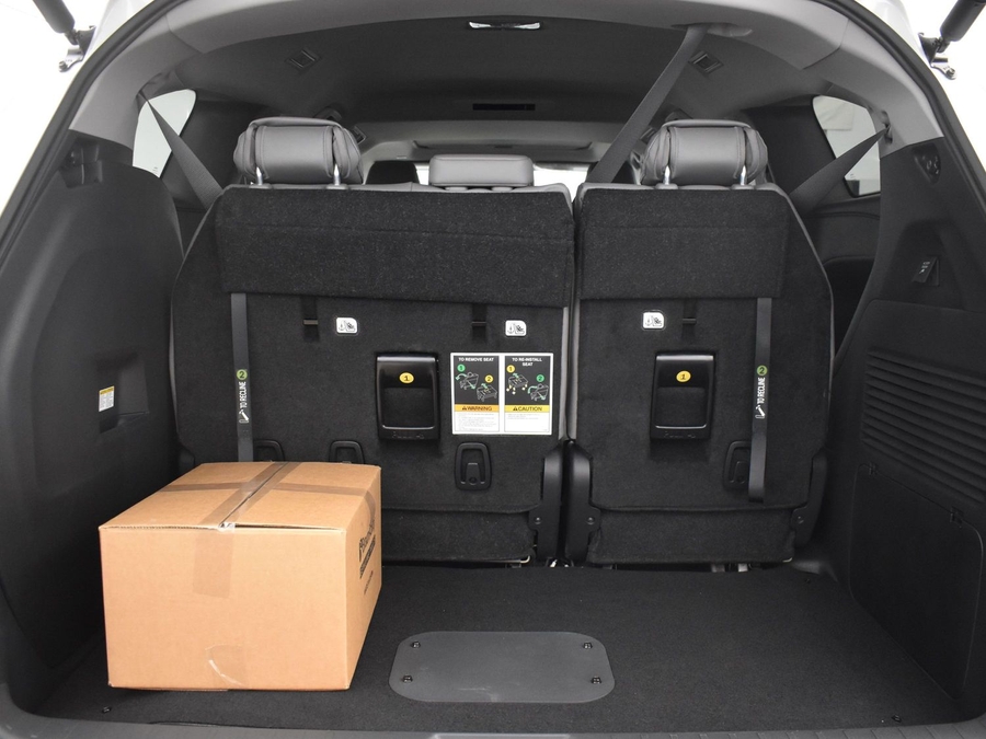 New 2025 Toyota Sienna Hybrid XLE Plus - BraunAbility Side Entry Entry In Floor Automatic Ramp
