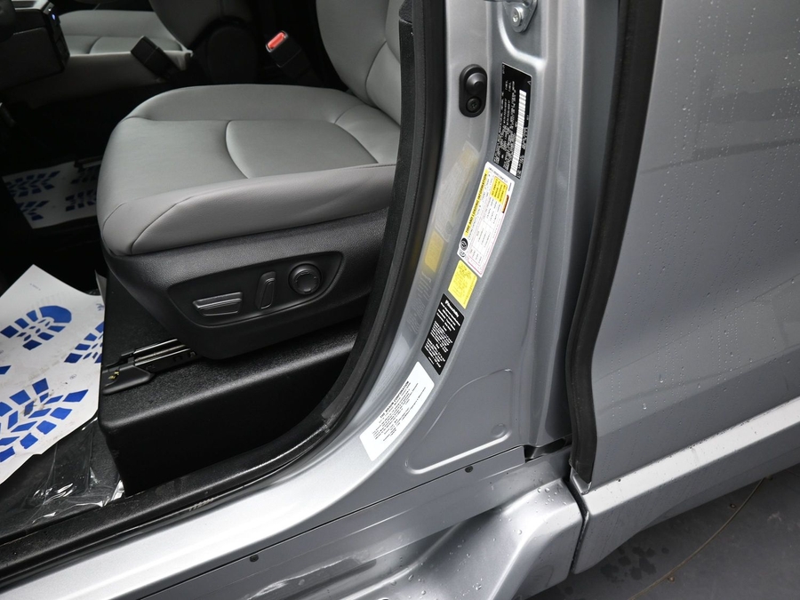 New 2025 Toyota Sienna Hybrid XLE Plus - BraunAbility Side Entry Entry Fold Out Automatic Ramp