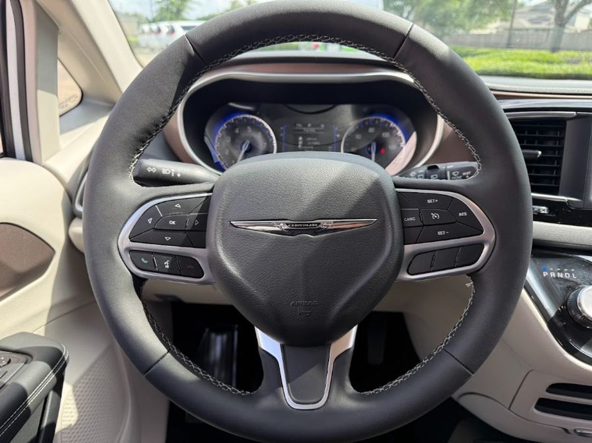 2024 CHRYSLER VOYAGER - Image 15