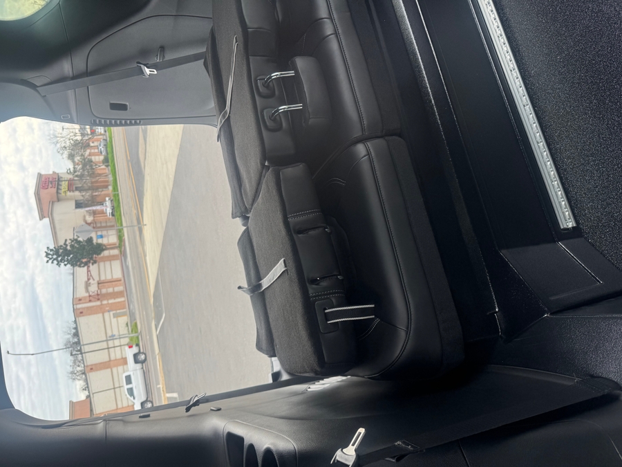 Blue Chrysler Pacifica image number 14