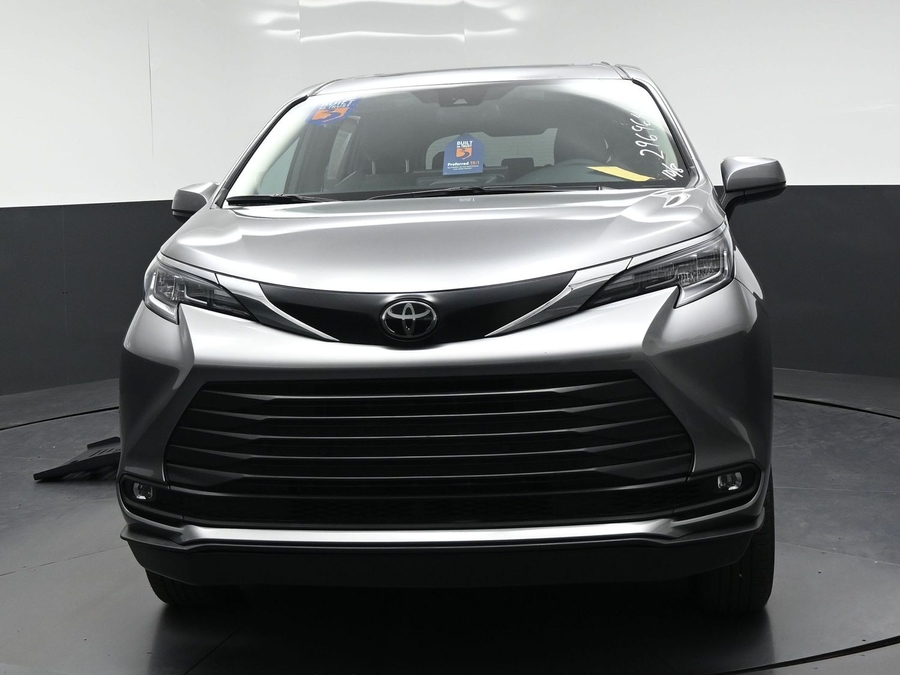 New 2026 Toyota Sienna Hybrid XLE Add - BraunAbility Side Entry Fold Out Automatic Ramp