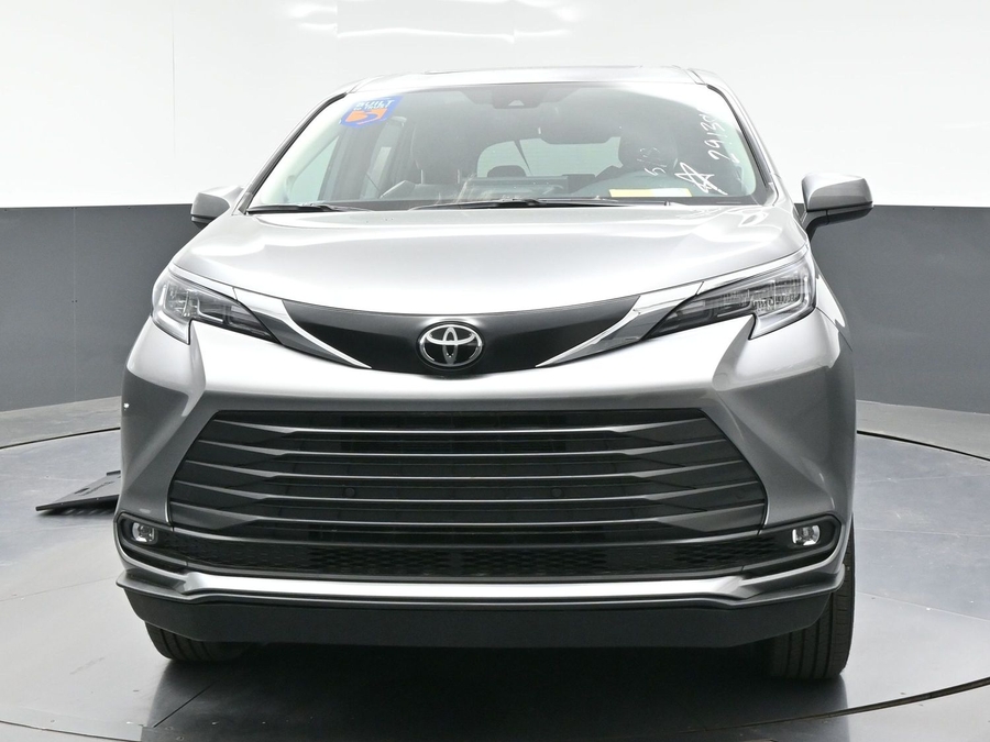 New 2026 Toyota Sienna Hybrid XLE Add - BraunAbility Side Entry In Floor Automatic Ramp