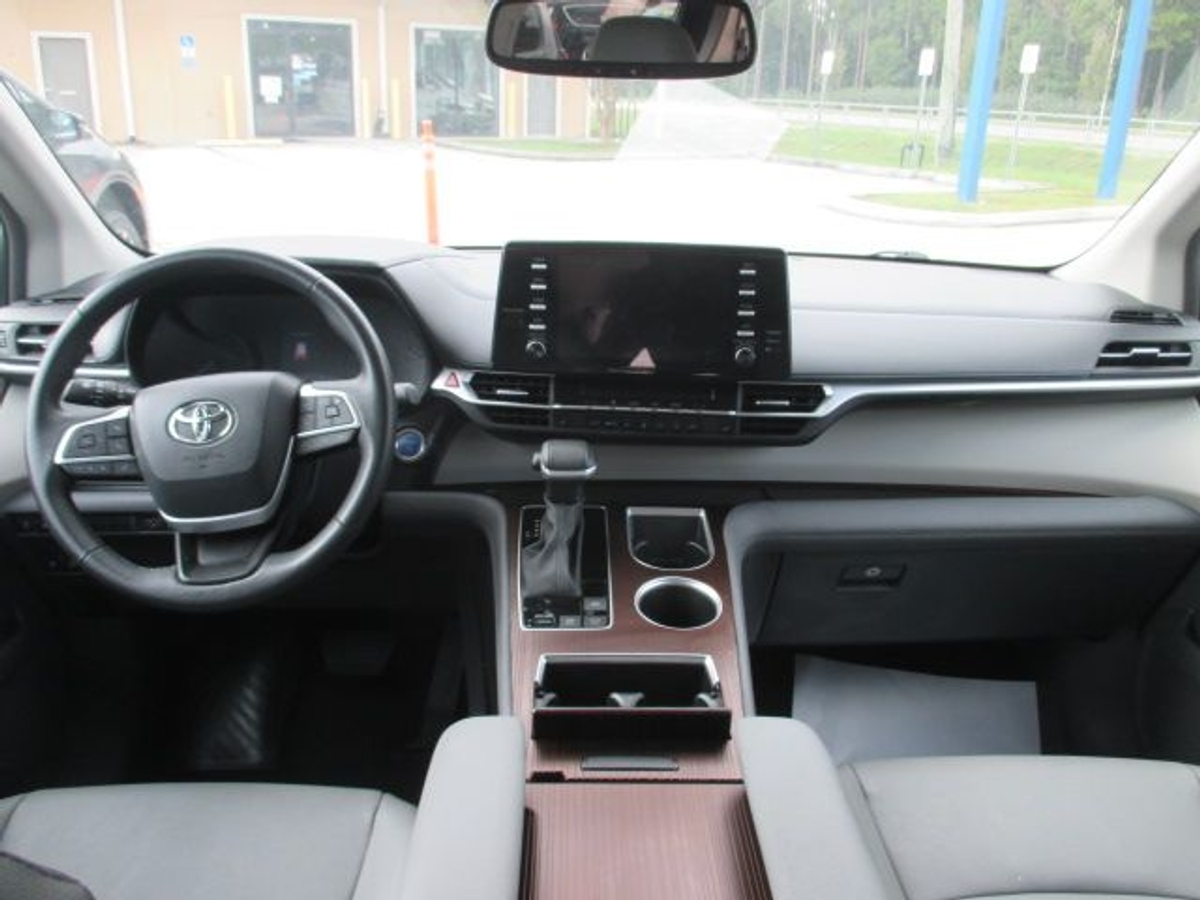 2024 TOYOTA SIENNA - Image 9