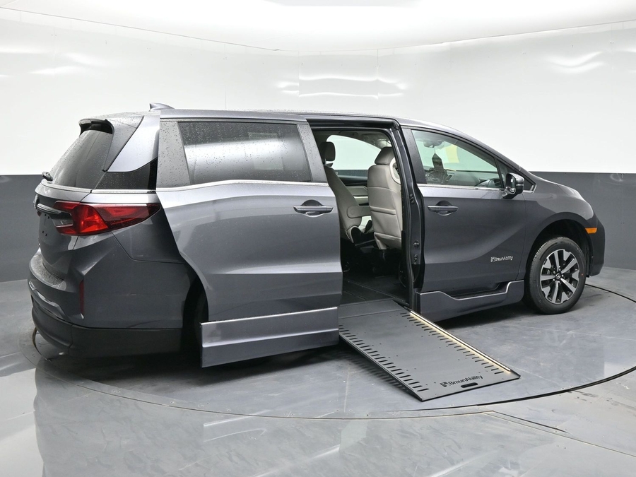 Grey Honda Odyssey image number 4