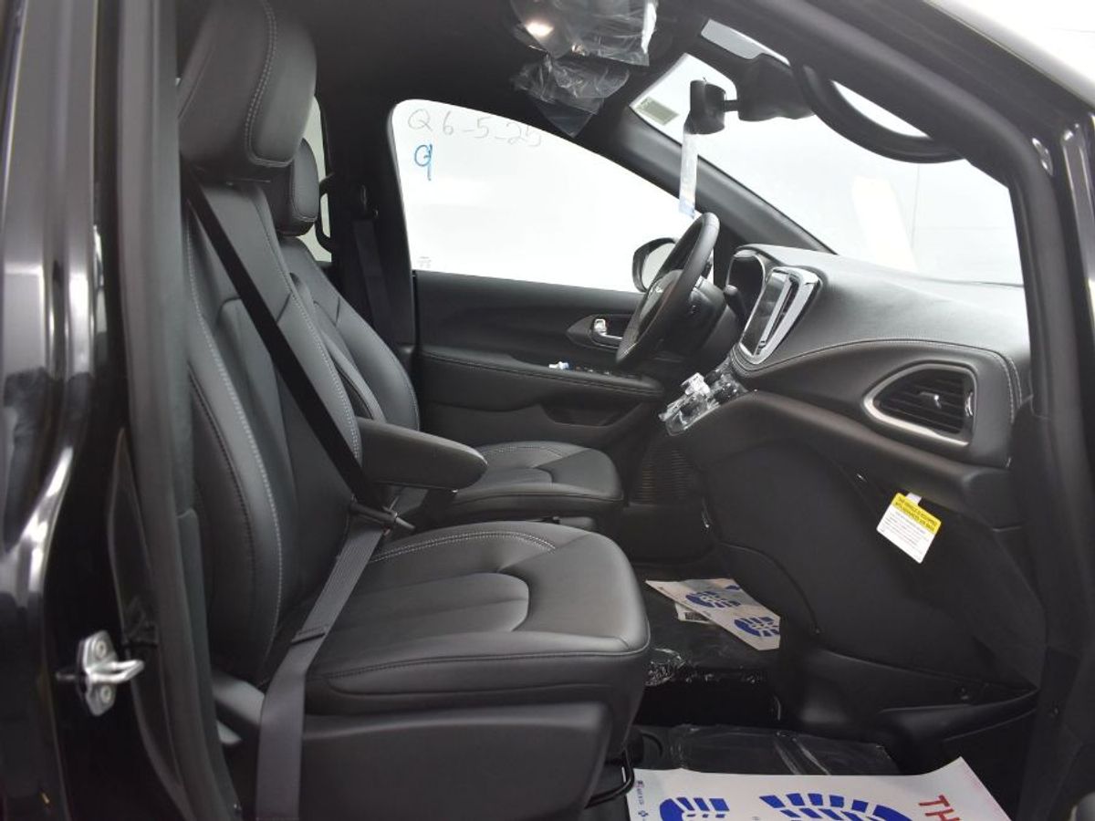 2025 CHRYSLER PACIFICA - Image 2